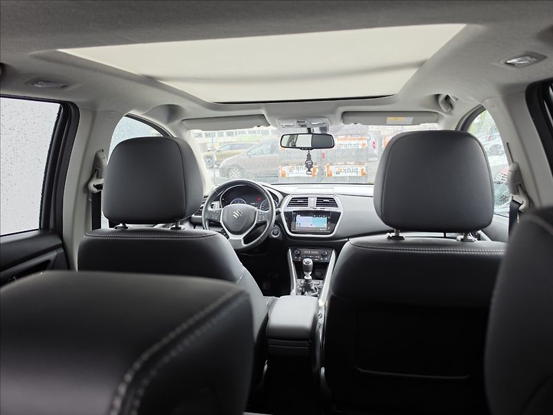 Suzuki S-Cross 1,4 Mild Hybrid AllGrip Premiu - fotka 30 z 45