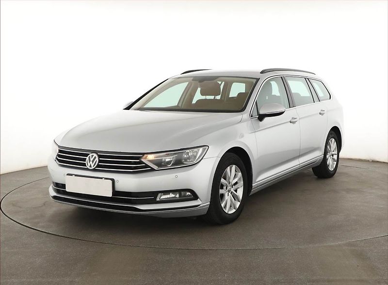 Volkswagen Passat (2016) 2.0 TDI, Navi, Tempomat - fotka 2 z 17