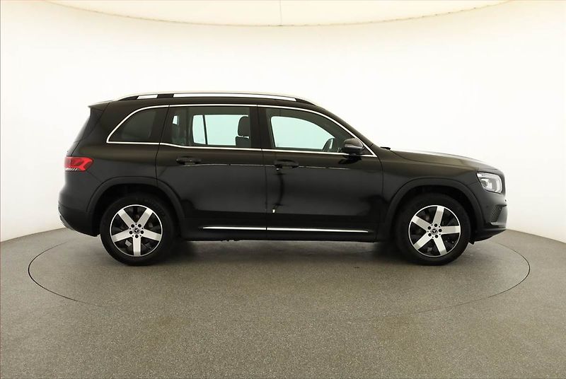 Mercedes-Benz GLB (2022) 200 d 4MATIC - fotka 6 z 27