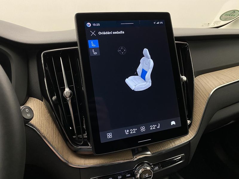 Volvo XC60 B5 AWD DARK PLUS AUT CZ - fotka 59 z 61