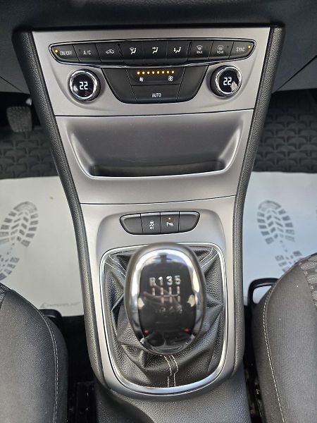 Opel Astra 1.6CDTi 81kW ENJOY DIGIKLIMA - fotka 20 z 35