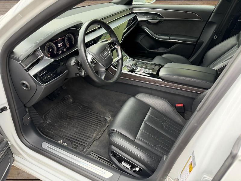 Audi A8 (2021) +60TFSi+LONG+S-LINE+po servise - fotka 16 z 25