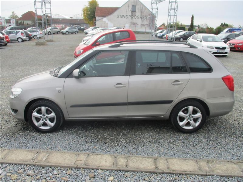 Škoda Fabia 1,2 TSI, digiklima,servis,tažn - fotka 8 z 32