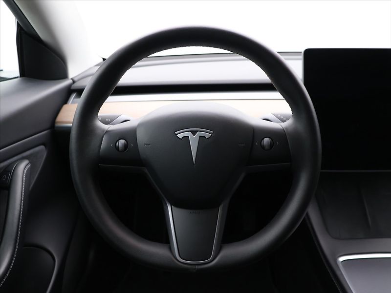 Tesla Model 3 LR 366kW 75kWh AWD DPH - fotka 12 z 25