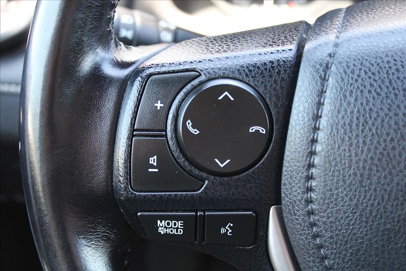 Toyota RAV4 2,0 D-4D  NOVÉ V ČR,TAŽNÉ - fotka 17 z 33