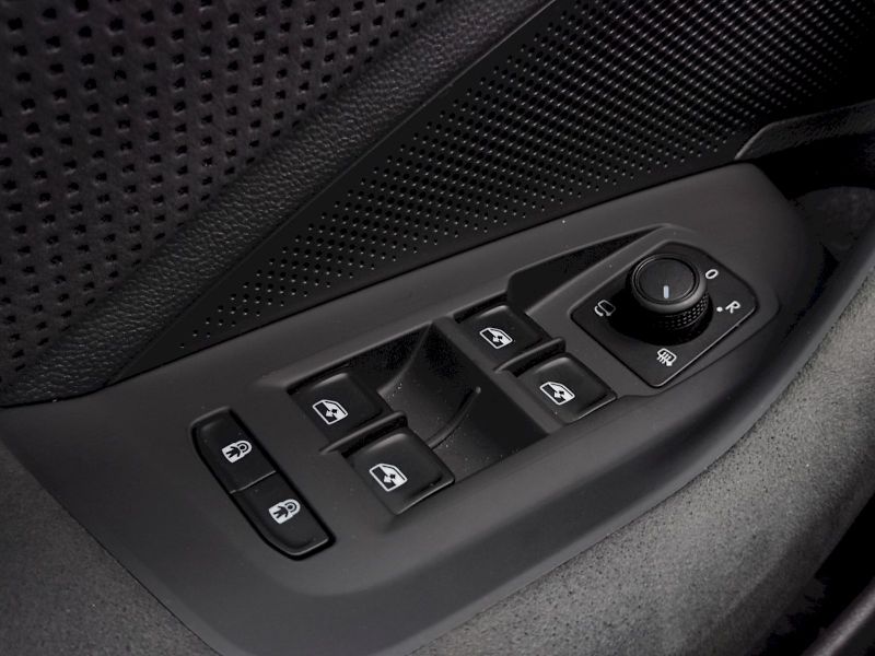 Škoda Superb (2025) Combi SportLine 1,5 Tsi iV DSG - fotka 34 z 49
