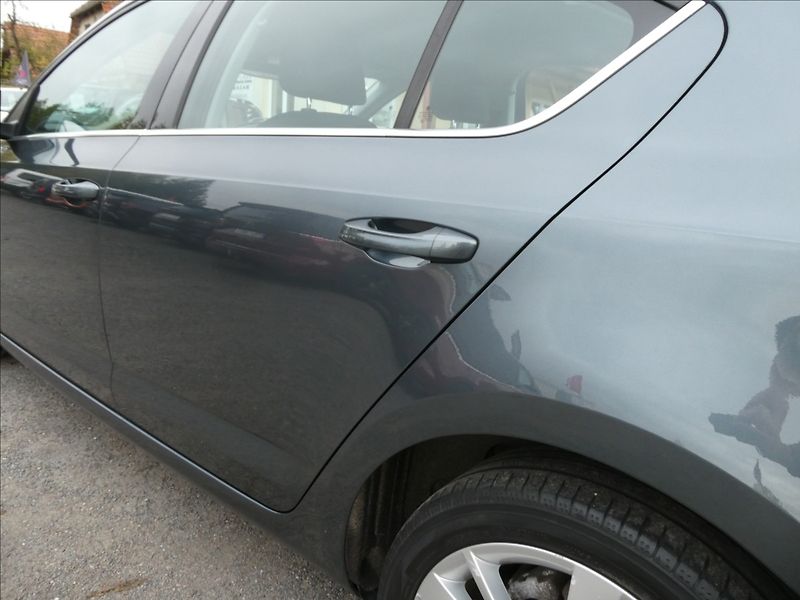Škoda Octavia 2,0 TDi 110kW DSG STYLE, ČR - fotka 16 z 39