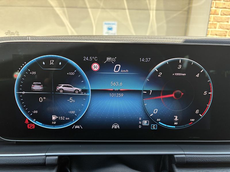 Mercedes-Benz GLE (2023) 400d 4MATIC 9GTRONIC AMG Paket - fotka 129 z 166