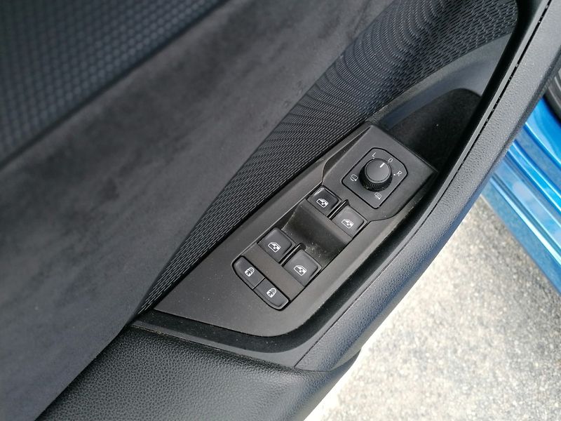 Škoda Octavia (2021) 1.4 TSI iV RS 180kW Head-up - fotka 18 z 29