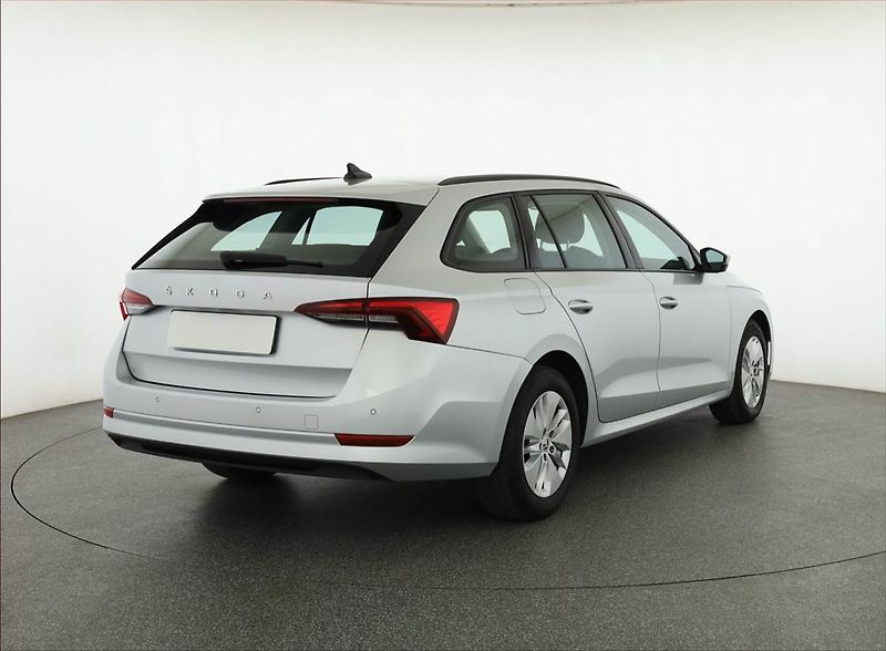 Škoda Octavia (2023) Ambition 2.0 TDI, ČR,1.maj - fotka 5 z 21