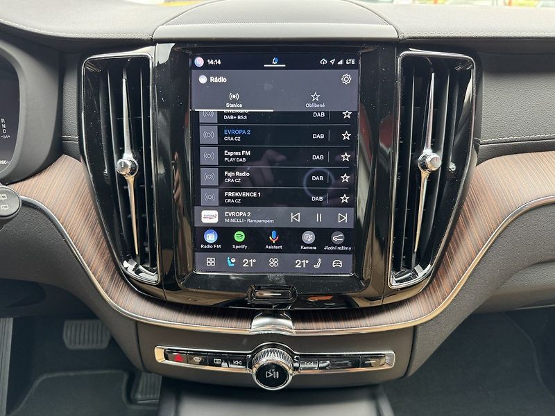 Volvo XC60 (2021) 2.0D B4 AWD Inscription - fotka 10 z 47