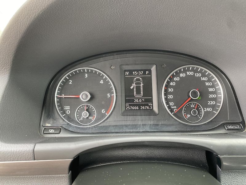 Volkswagen Touran 2.0TDi 140PS DSG TAŽNÉ - fotka 43 z 47