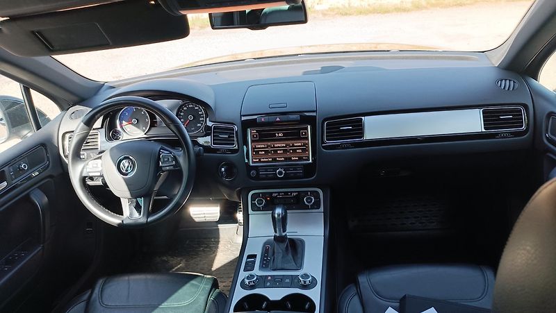 Volkswagen Touareg 3,0TDi 176kW Nové v ČR - fotka 9 z 44