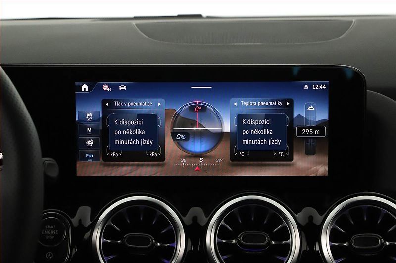 Mercedes-Benz GLA (2025) 220 4MATIC - fotka 16 z 23
