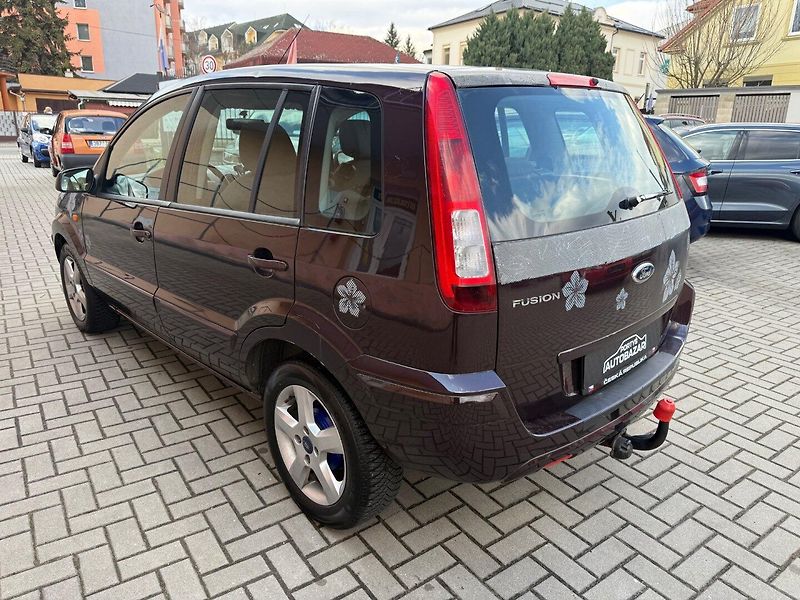 Ford Fusion (2010) 1.4 i - fotka 2 z 12