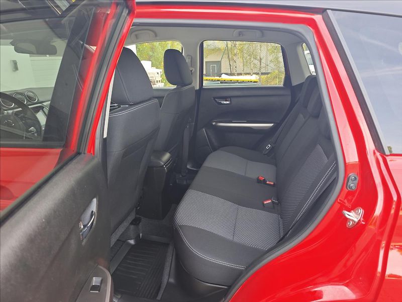 Suzuki Vitara 1,4 BoosterJet Hybrid  Premium - fotka 11 z 22