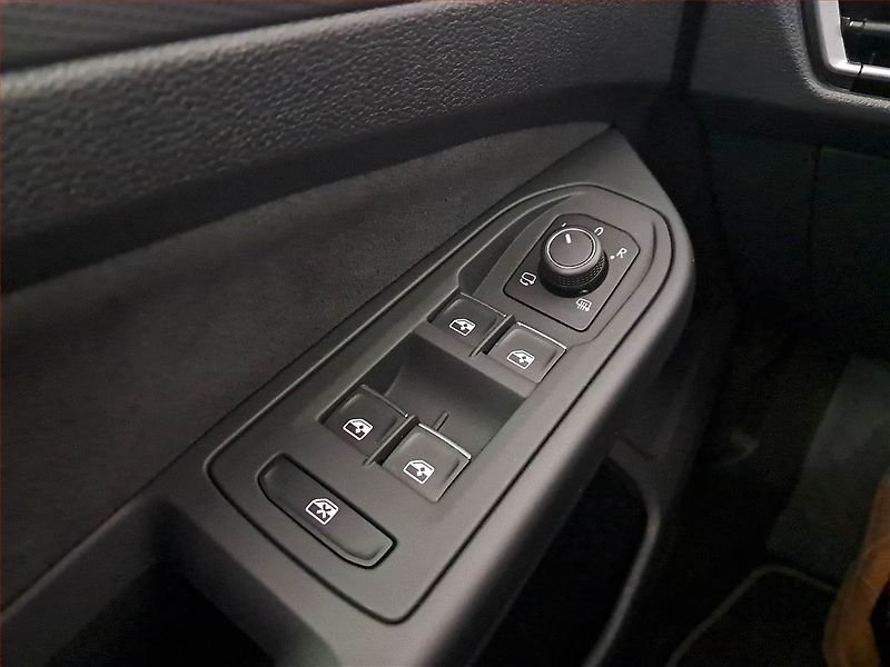 Volkswagen Golf (2025) Style 1.5 eTSI - fotka 18 z 18