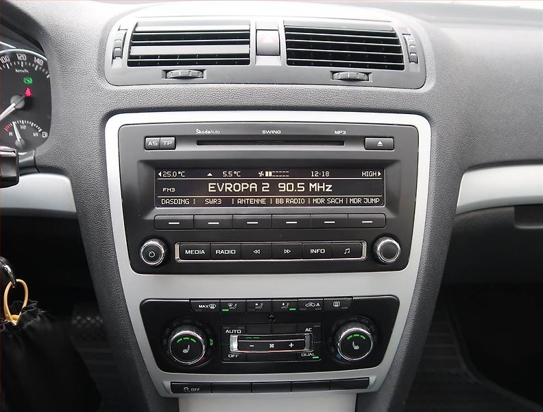 Škoda Octavia (2010) 1.4 TSI, Automat, Tempomat - fotka 12 z 15