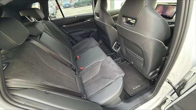 Škoda Elroq (2025) 63 KWH Sportline 60 - fotka 15 z 25