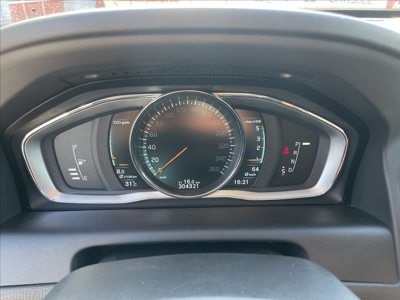 Volvo XC60 2,4 D4 Geartronic Kinetic AWD - fotka 15 z 41