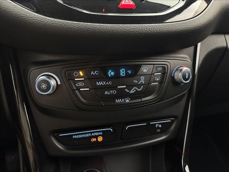 Ford B-MAX 1,6 NAVI KLIMA SENZORY TAŽNÉ - fotka 22 z 36