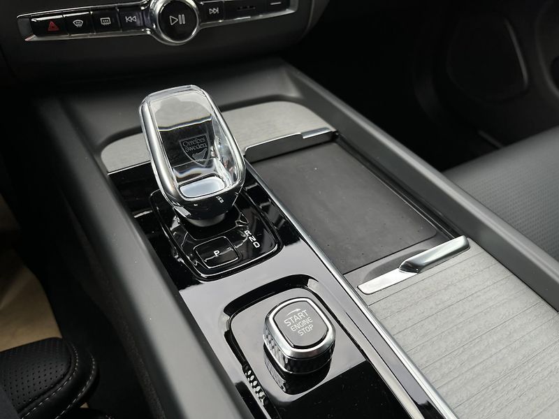 Volvo XC60 B5 AWD PLUS DARK/360/vent/kola - fotka 48 z 50