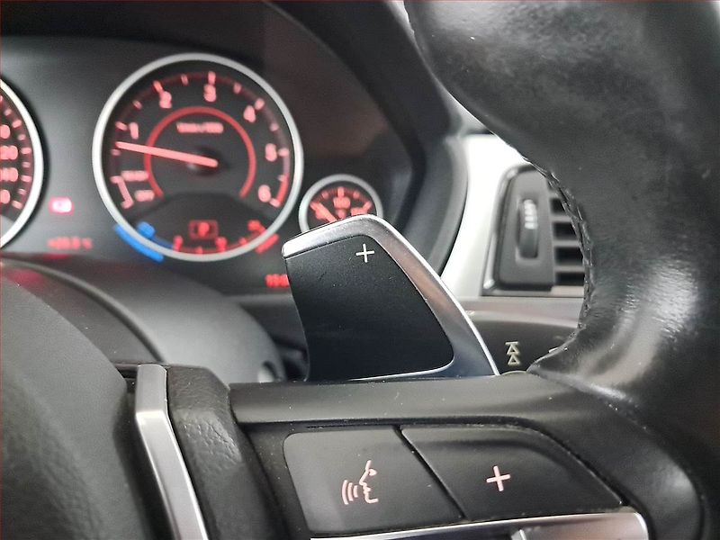 BMW Řada 4 (2016) 435d xDrive - fotka 18 z 22