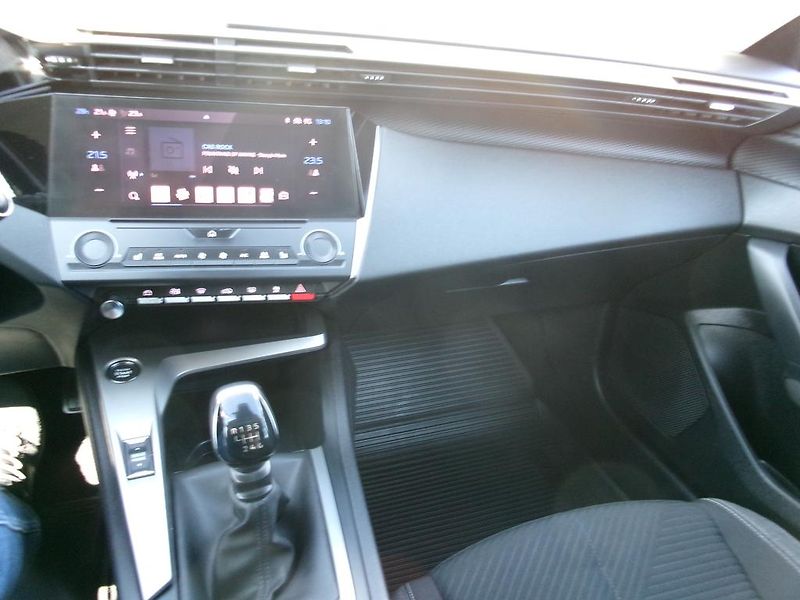 Peugeot 308 (2022) 1.2 PT KOUPENO ČR,1.MAJITEL - fotka 11 z 18