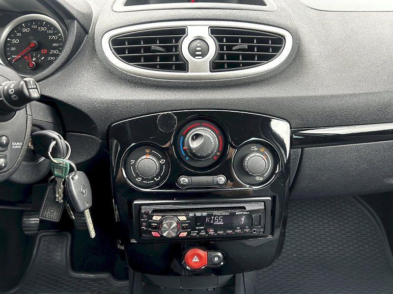 Renault Clio (2011) 1.2 16V 55kW MP5 Authentique - fotka 12 z 26