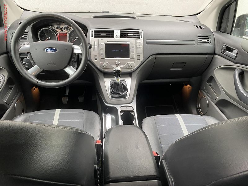 Ford Kuga (2011) 2.0 TDCi, Titanium, bixen - fotka 8 z 18