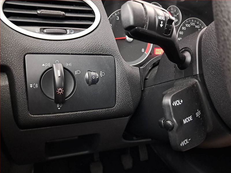 Ford Focus (2007) 1.6 16V, nová STK - fotka 13 z 14