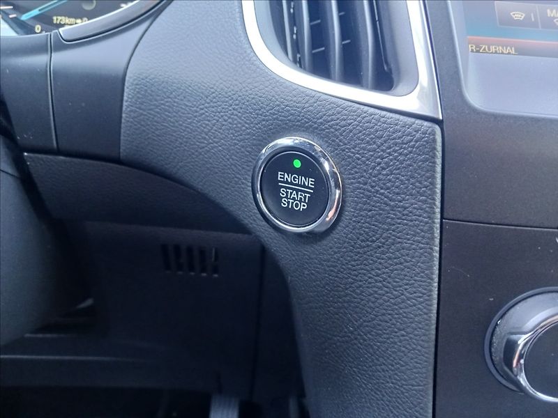 Ford S-MAX 2,0 Titanium 110 kW PowerShift - fotka 27 z 39