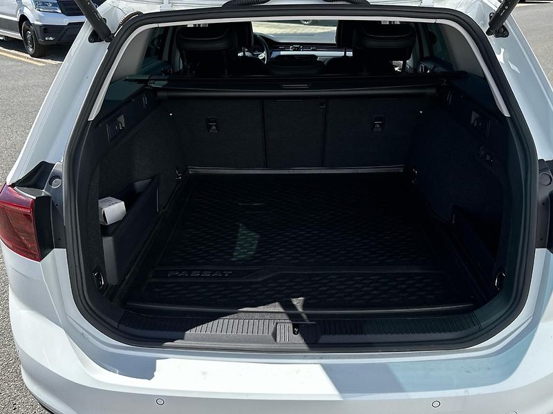 Volkswagen Passat 2,0 TDI / 147 kW 4Mot. R-line - fotka 15 z 26