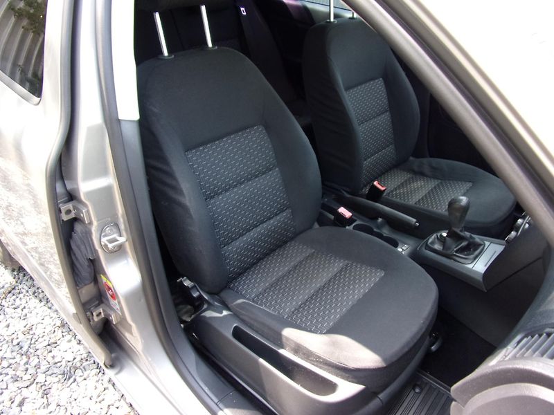 Škoda Octavia (2011) 1.6 MPi 75kW BSE KLIMA TOP KM - fotka 20 z 21