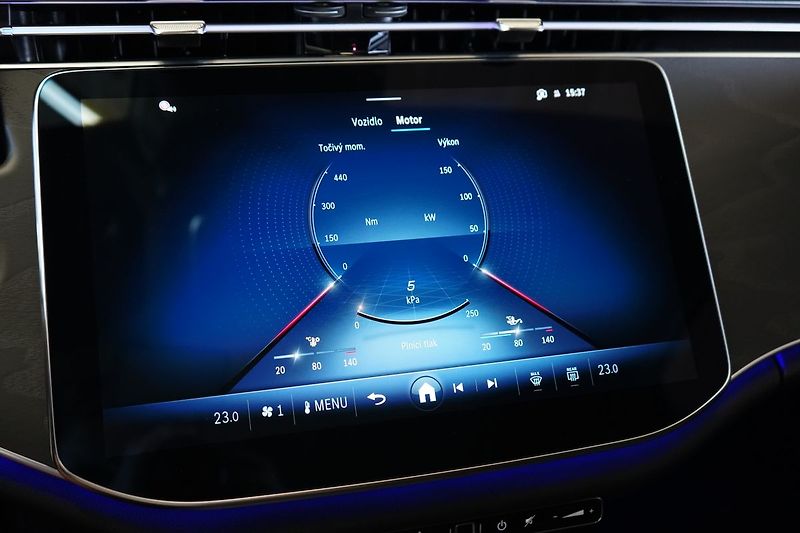 Mercedes-Benz Třídy E 220d 4MATIC AMG, Pano, Tažné - fotka 40 z 49