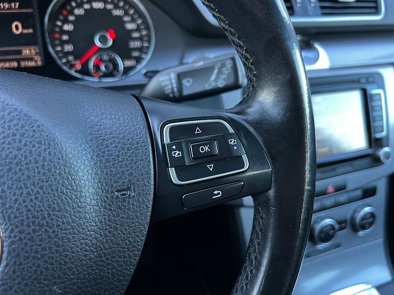 Volkswagen Passat TDI-ALU-NAVI-PLNÝ SERVIS - fotka 28 z 45