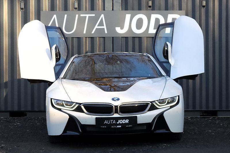 BMW i8 Coupe, Facelift, Lasery - fotka 13 z 31