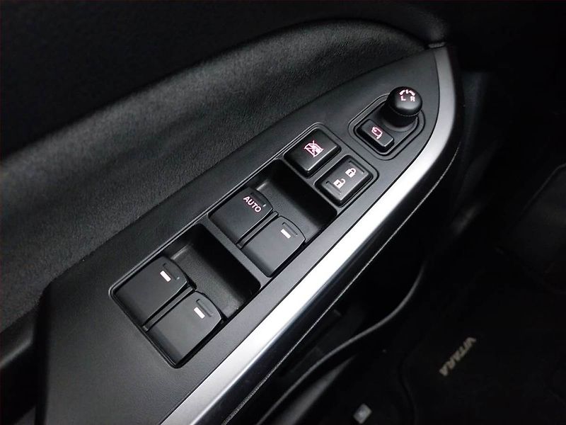 Suzuki Vitara (2019) 1.4 BoosterJet, 4X4 - fotka 17 z 20