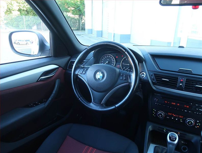 BMW X1 (2009) xDrive20d, 4X4, Xenony - fotka 7 z 19