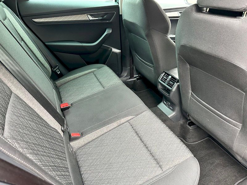 Škoda Karoq (2023) 2.0 TDI 110kW Style 4x4 DSG - fotka 23 z 27