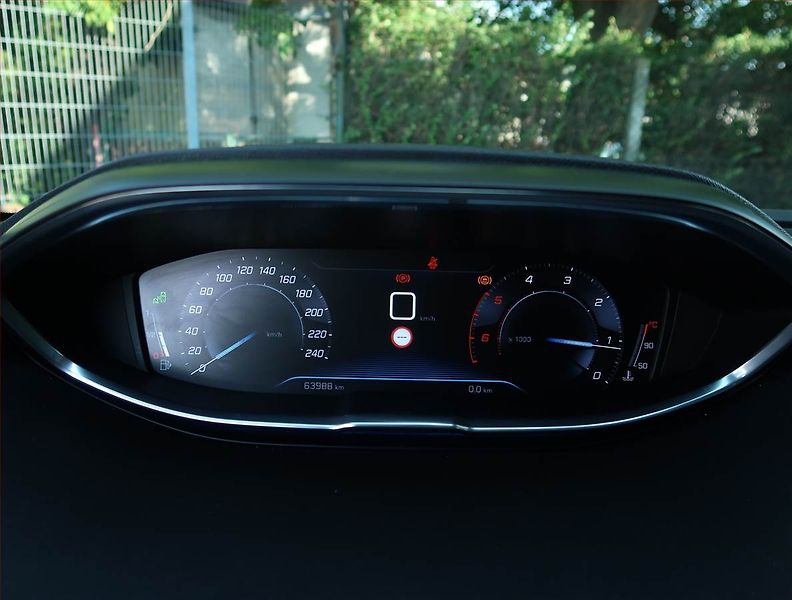 Peugeot 5008 (2019) 1.5 BlueHDi - fotka 11 z 25