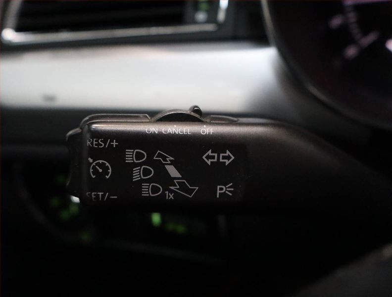 Škoda Superb (2013) 2.0 TDI, Tempomat - fotka 16 z 17