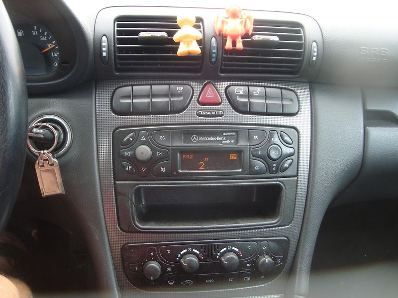 Mercedes-Benz Třídy C (2002) 270CDI - fotka 12 z 15