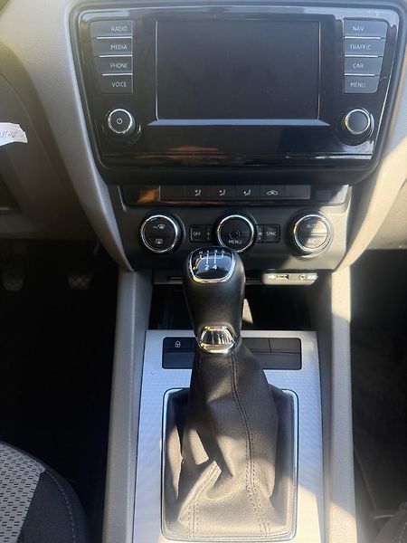 Škoda Octavia (2016) 1,6 TDi NAVI GARANCE KM - fotka 15 z 32