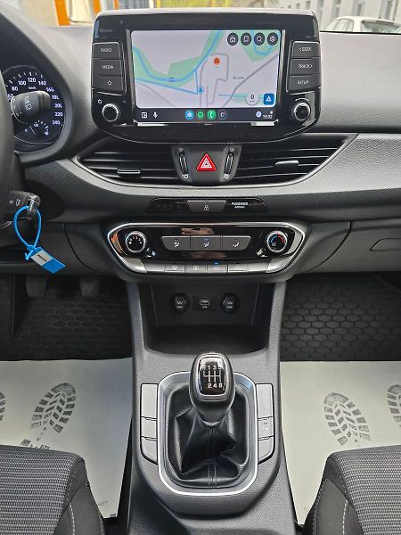 Hyundai i30 1.5i COMFORT LED KAMERA NAVI - fotka 12 z 41