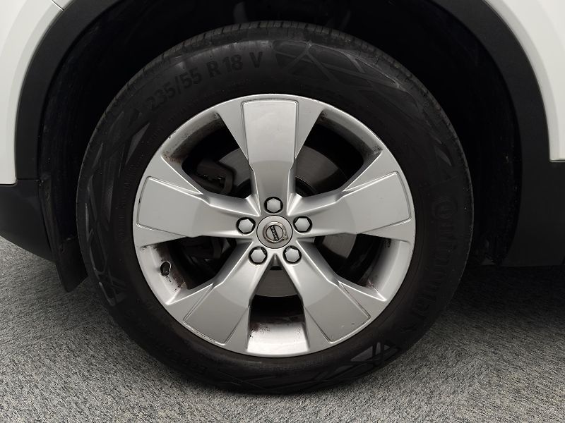 Volvo XC40 T4 MOMENTUM AUT - fotka 45 z 45
