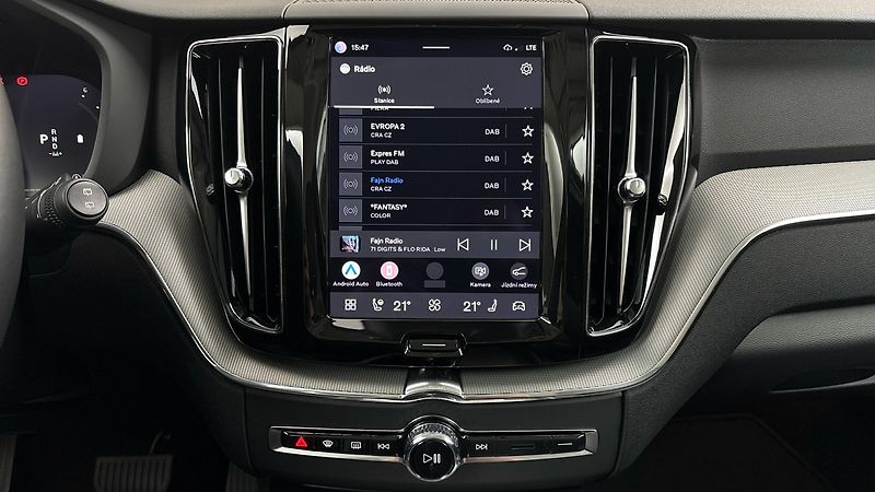Volvo XC60 2.0 B4 AUT AWD Plus Dark - fotka 11 z 31