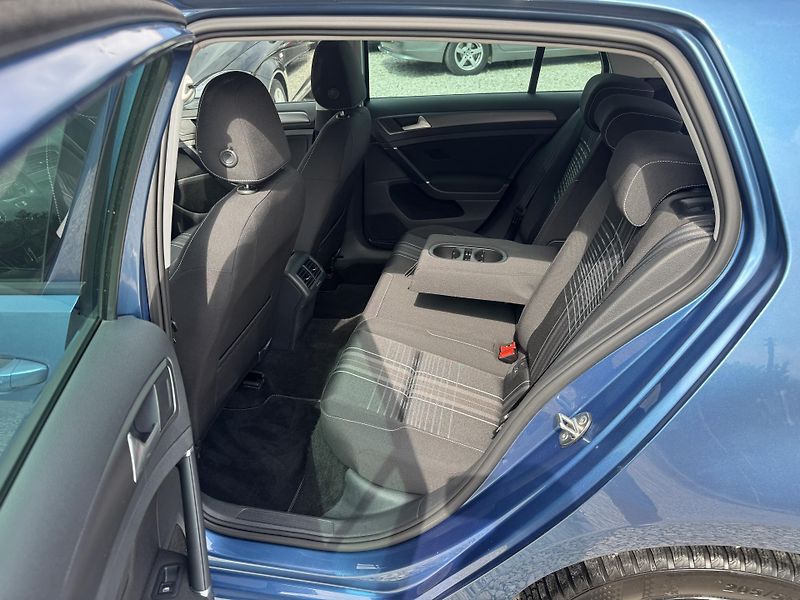 Volkswagen Golf (2015) 1.6TDi,DSG,rezervace - fotka 22 z 49
