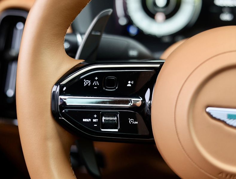 Aston Martin DBX (2025) 707, 4.0 V8 707PS Minotaur  - fotka 32 z 54