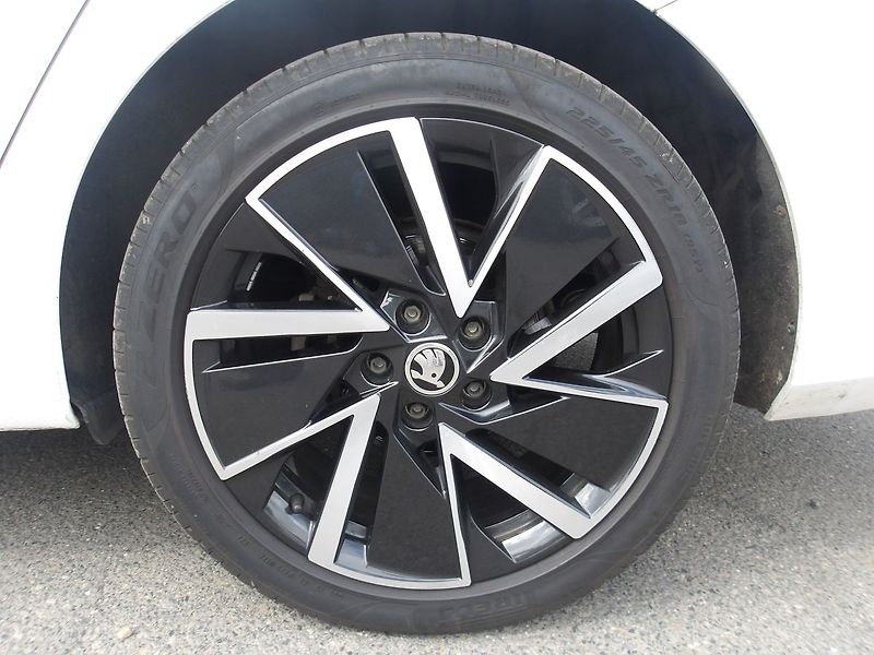 Škoda Octavia 1,4TSi BA+EL ČR ! MAX.VÝBAVA ! - fotka 7 z 33